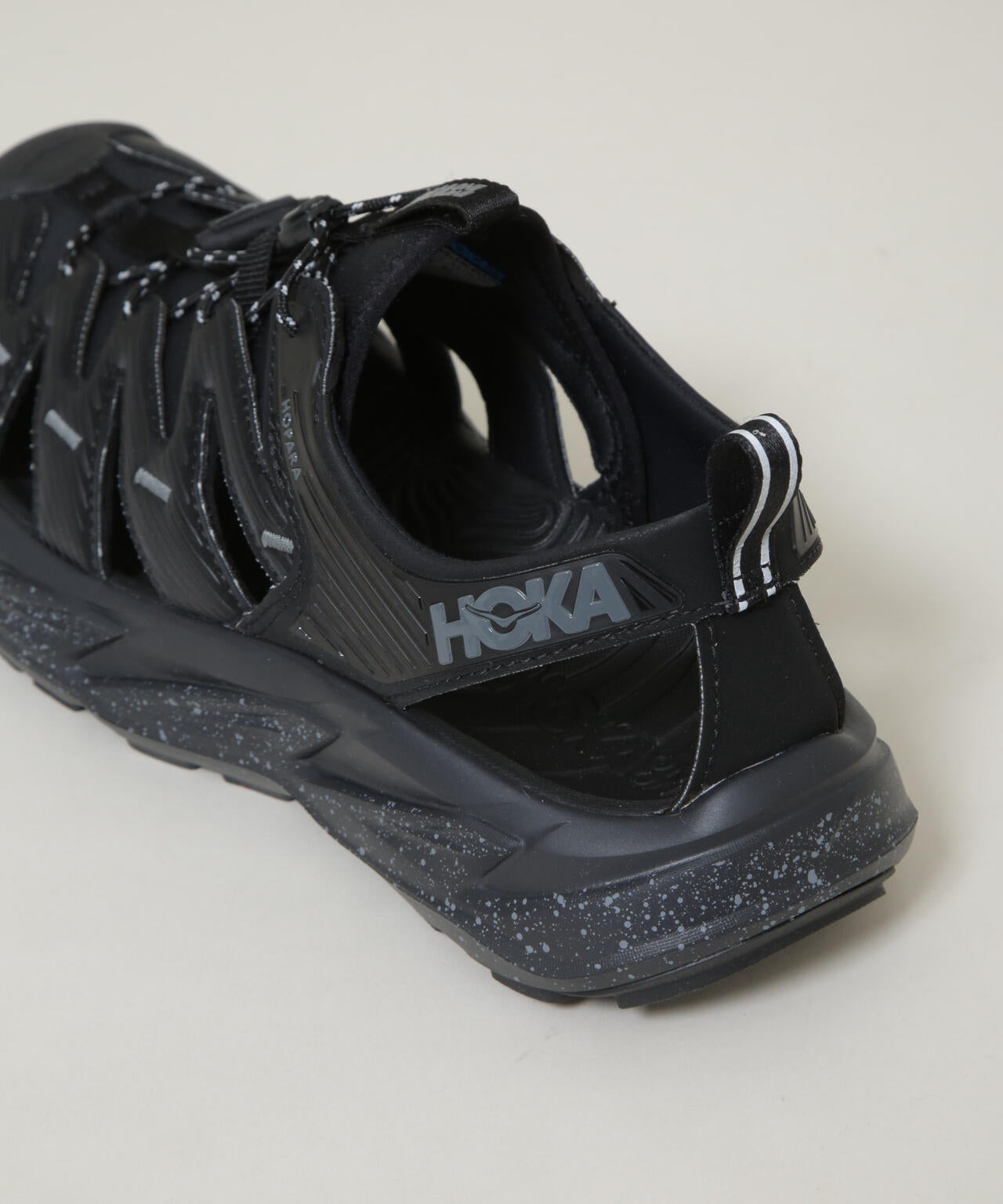 HOKA / U HOPARA