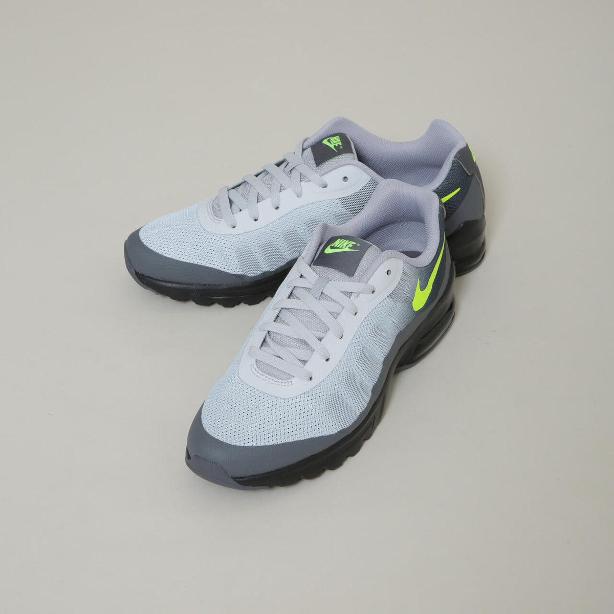 NIKE / ナイキ エア マックス インビガー
