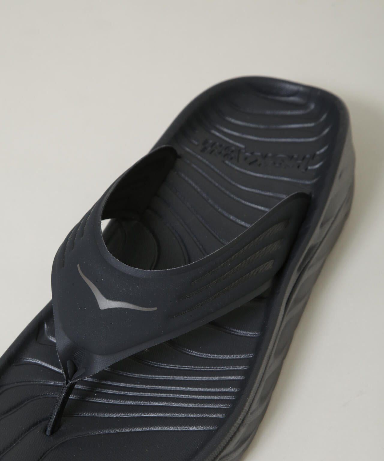 HOKA / M ORA RECOVERY FLIP