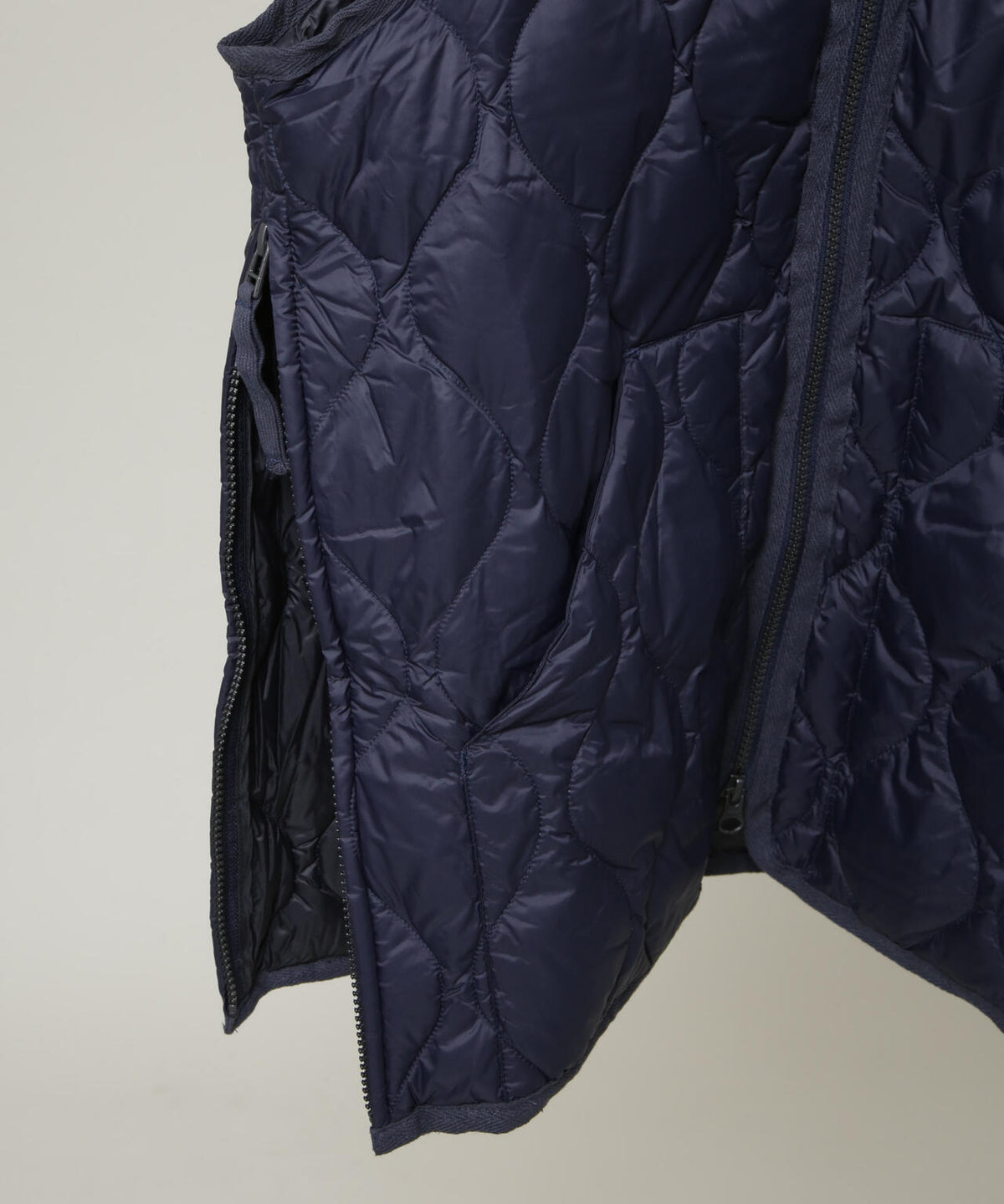 TAION/MILITARY V NECK W-ZIP DOWN VT 6706214005