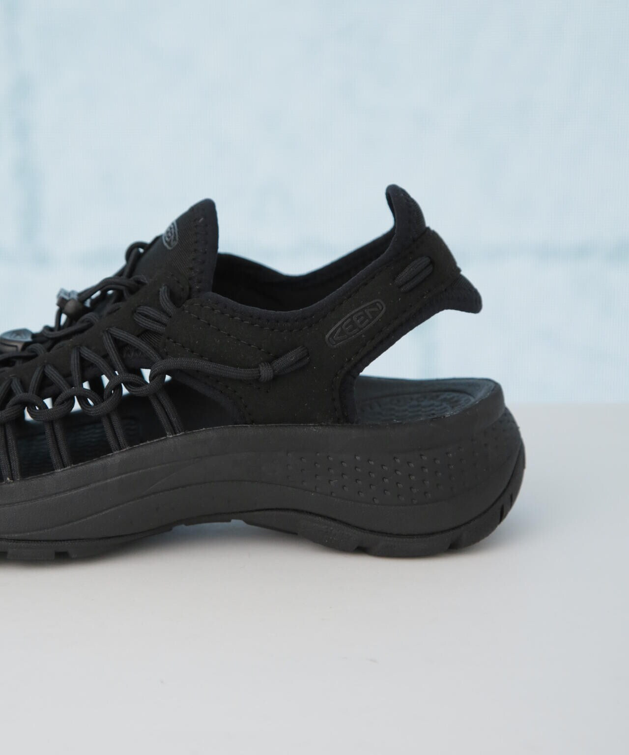 KEEN / UNEEK ASTORIA ユニーク アストリア ブラック