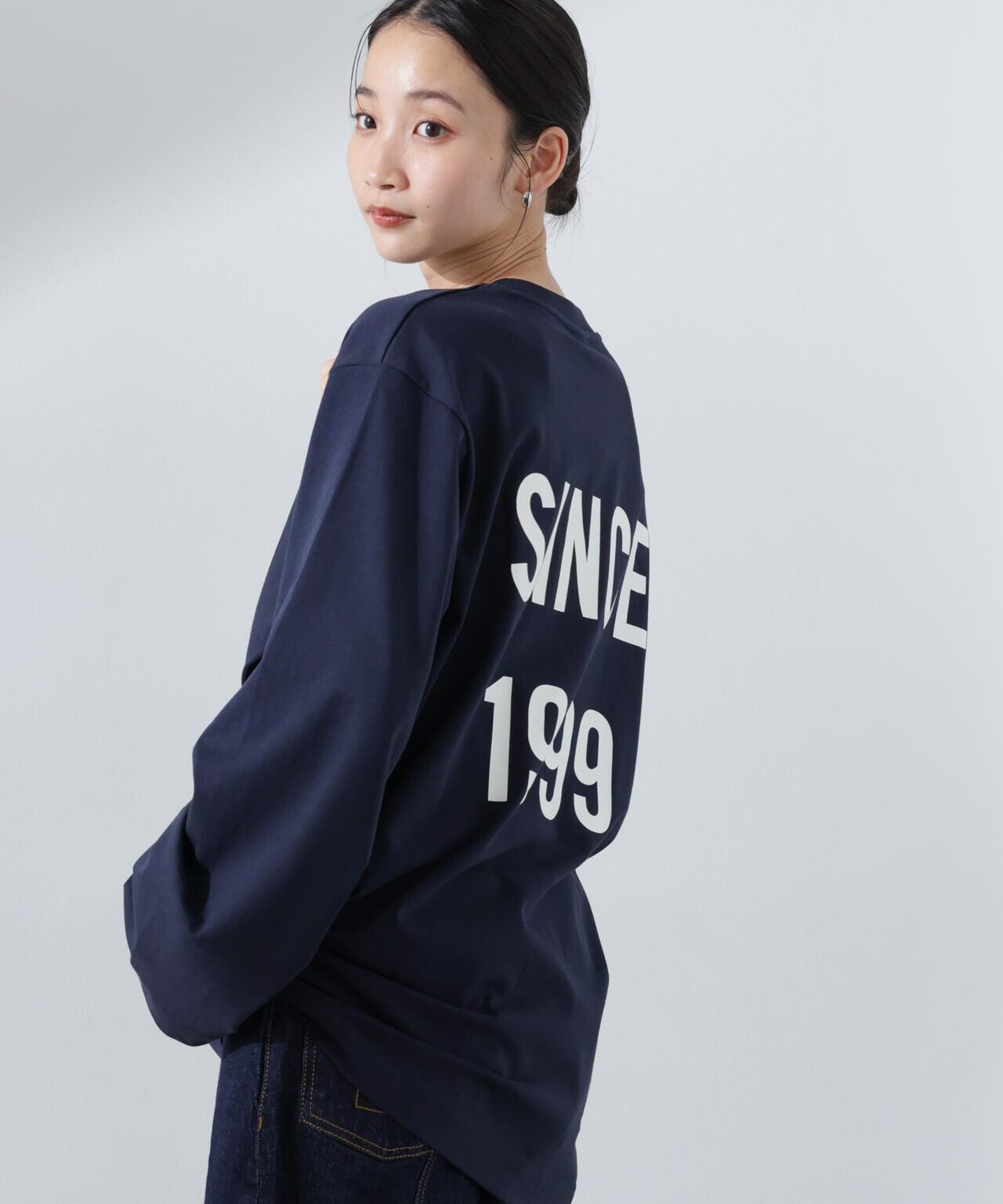 ＜BAUM UND PFERDGARTEN＞BAUM BTF Tシャツ BAUM UND PFERDGARTEN(バウム ウンド ヘルガーテン)のロゴT