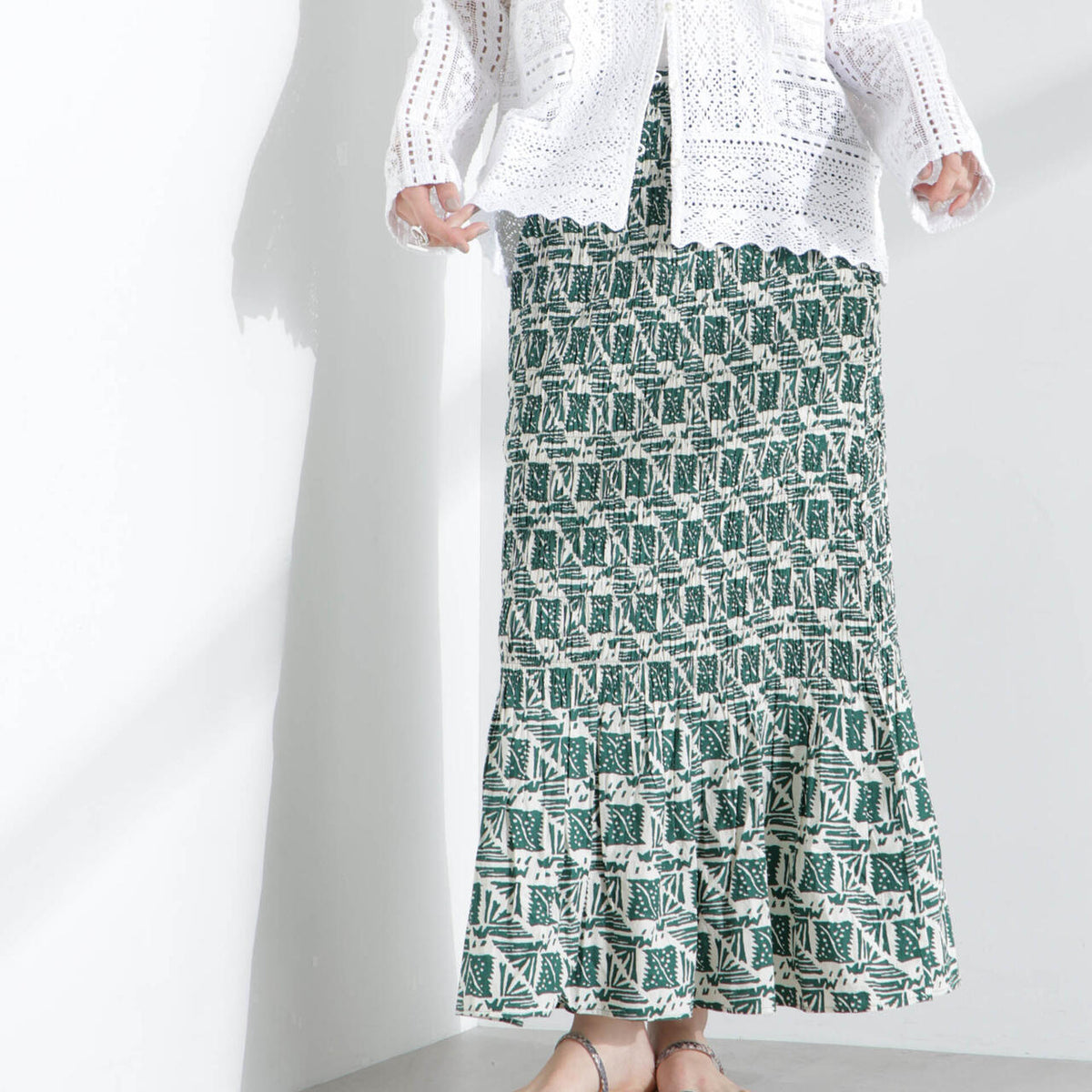 Sara mallika / COTTON POPLIN SHIRRING SKIRT