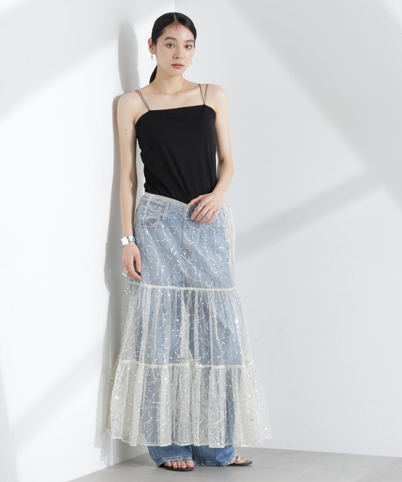 Sara mallika / SHINY SEQUIN EMBROIDERY SKIRT