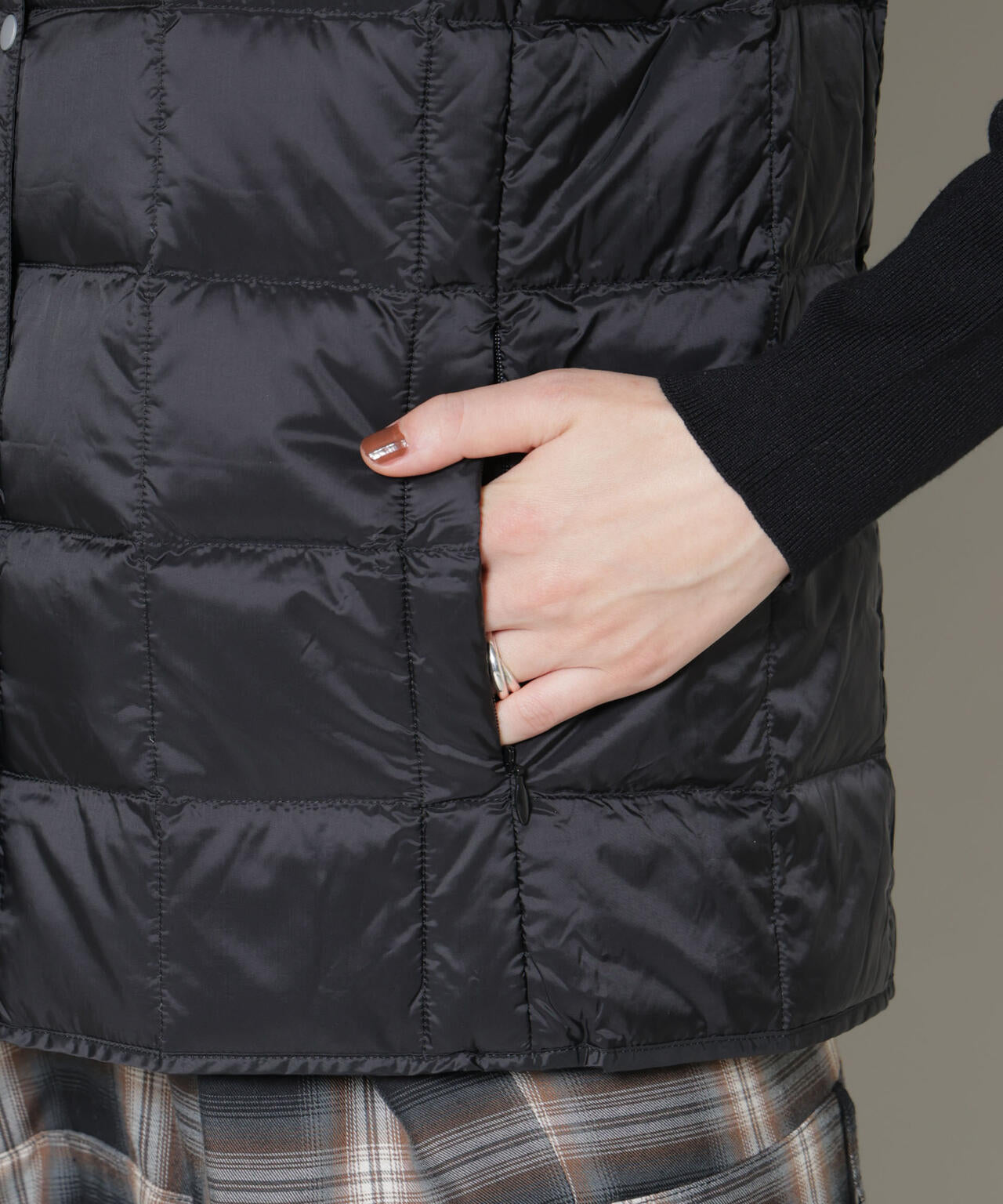 TAION/クルーネックボタンダウンベスト 6715214008