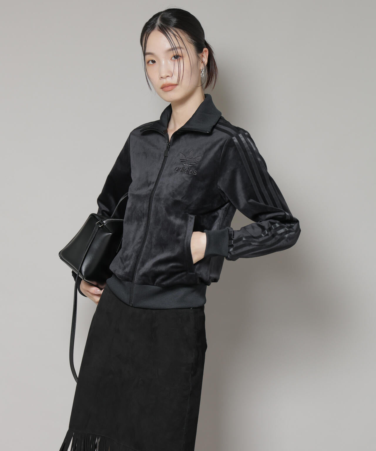 アウター　アディダス　ジャンパー　オールブラックス　ジャケット　170 羽織り adidas / VELVET TRACK JAKET BLACK