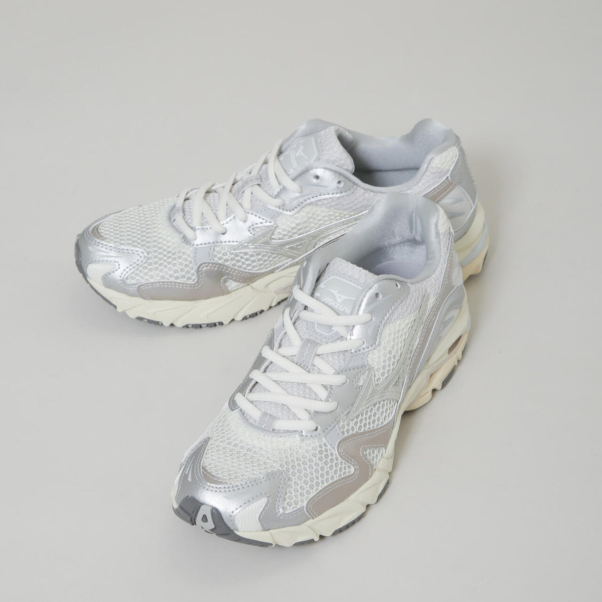 ウーロン MIZUNO / WAVE RIDER 10