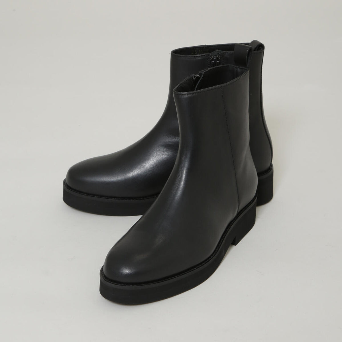 新品未使用　Plage カミナンド バックジップブーツ　ショートブーツ CAMINANDO（カミナンド）の「CAMINANDO/BACK ZIP BOOTS（ブーツ