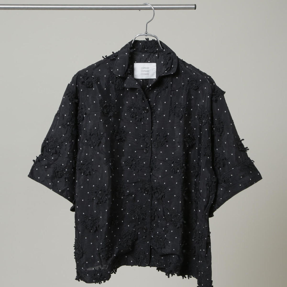 crinkle crinkle crinkle / dot 3D embroidery shirts