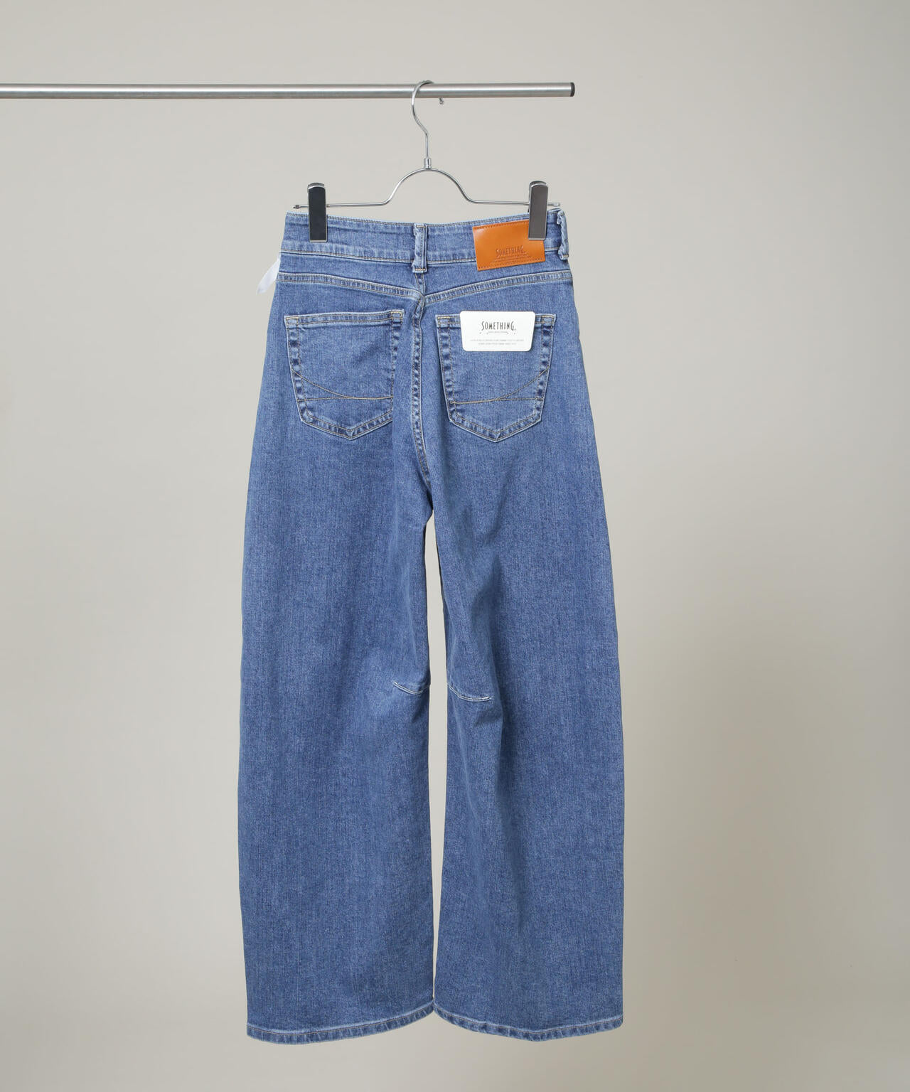 SOMETHING / HANA TUCK CURVE TAPERED