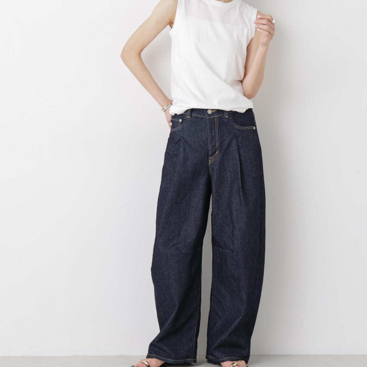 SOMETHING / HANA TUCK CURVE TAPERED