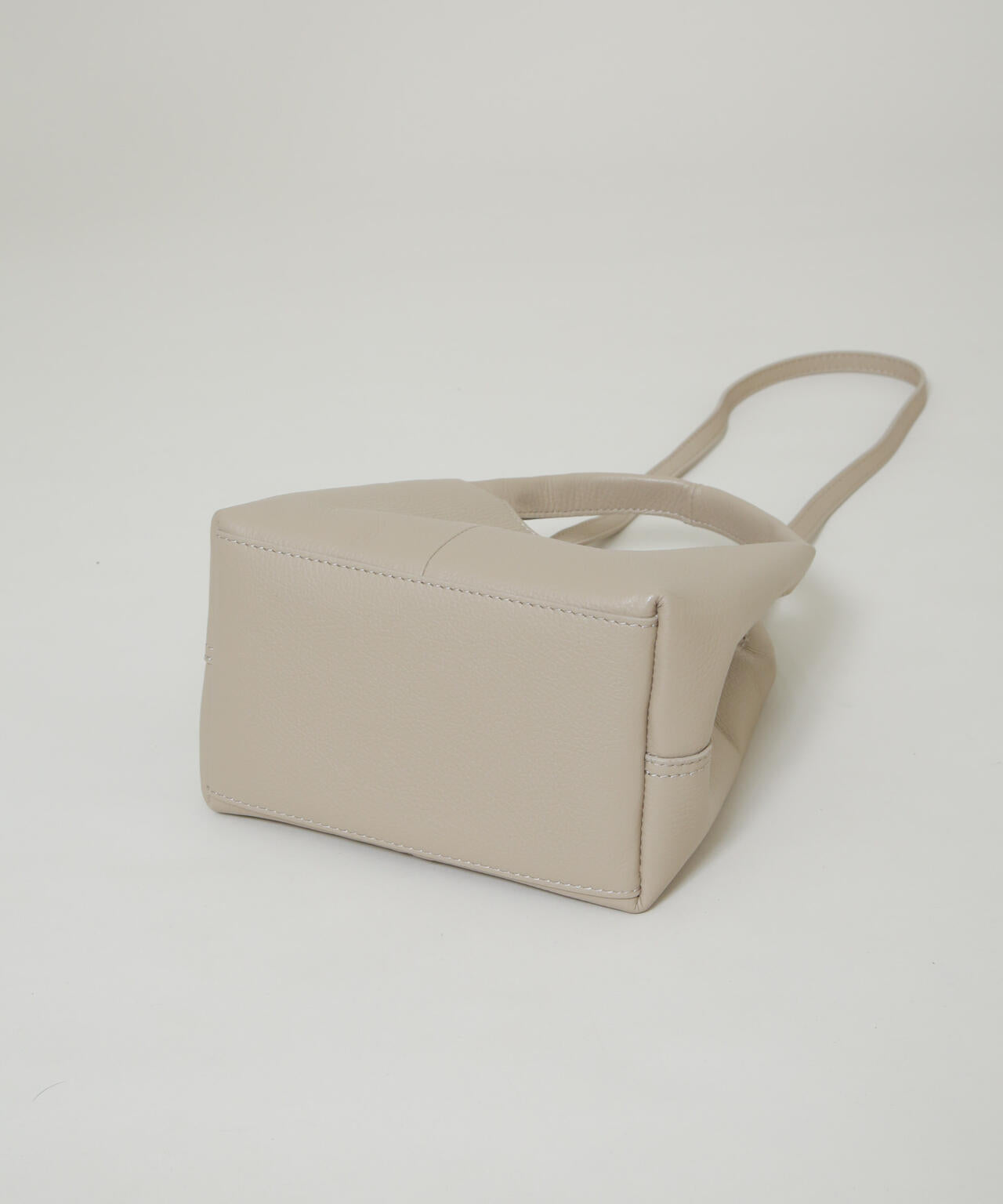 AULENTTI/レザーインポーチトート 6716132026