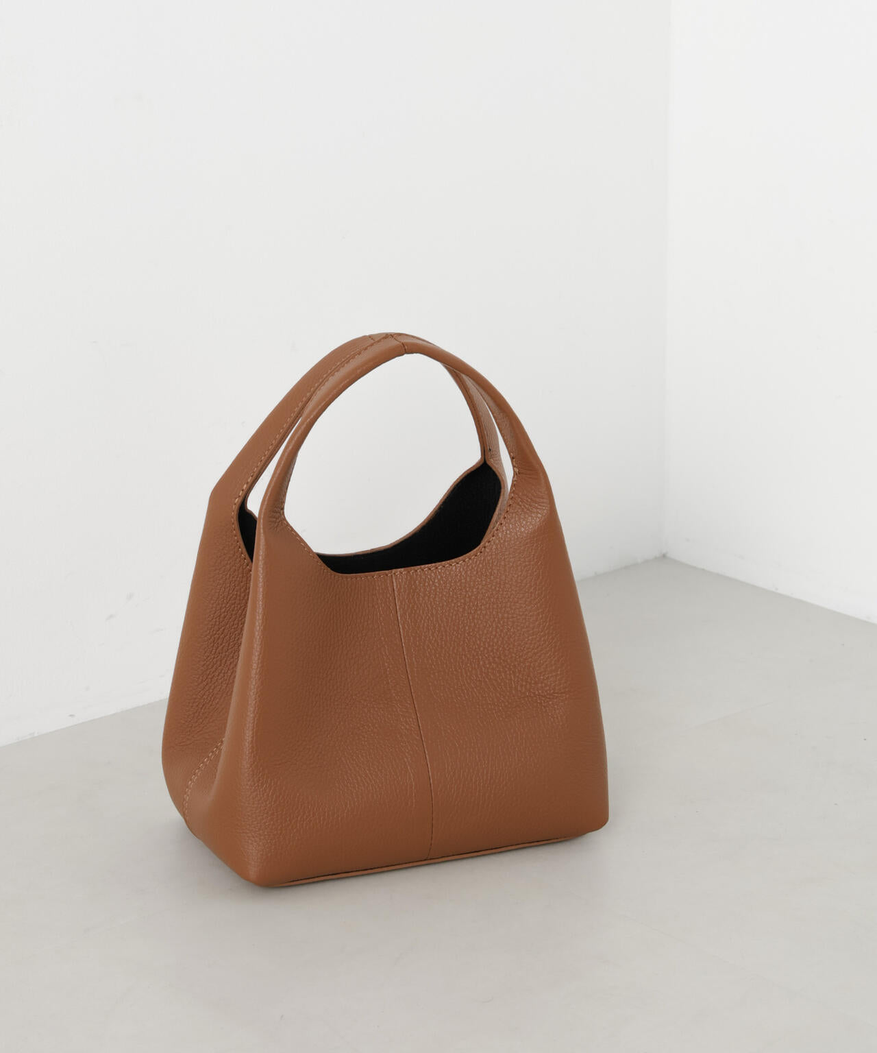 AULENTTI/レザーインポーチトート 6716132026