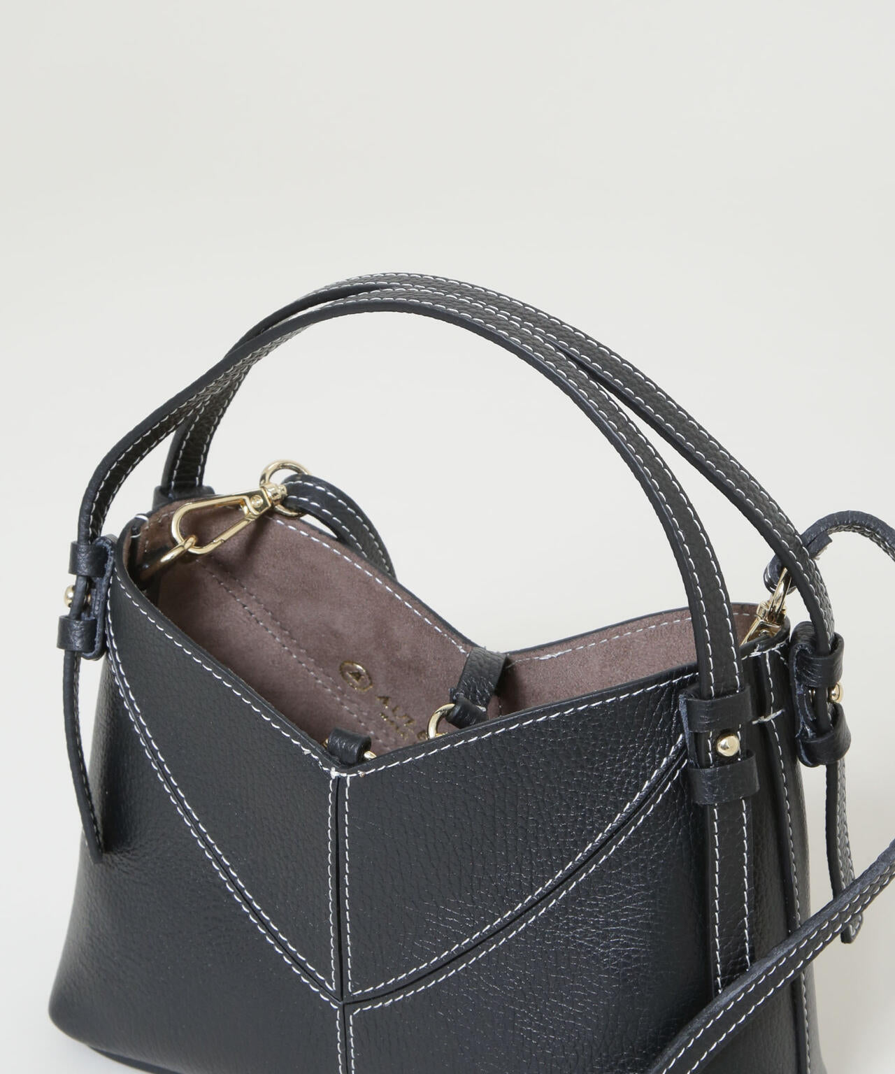 AULENTTI / レザーステッチ ショルダーバッグ