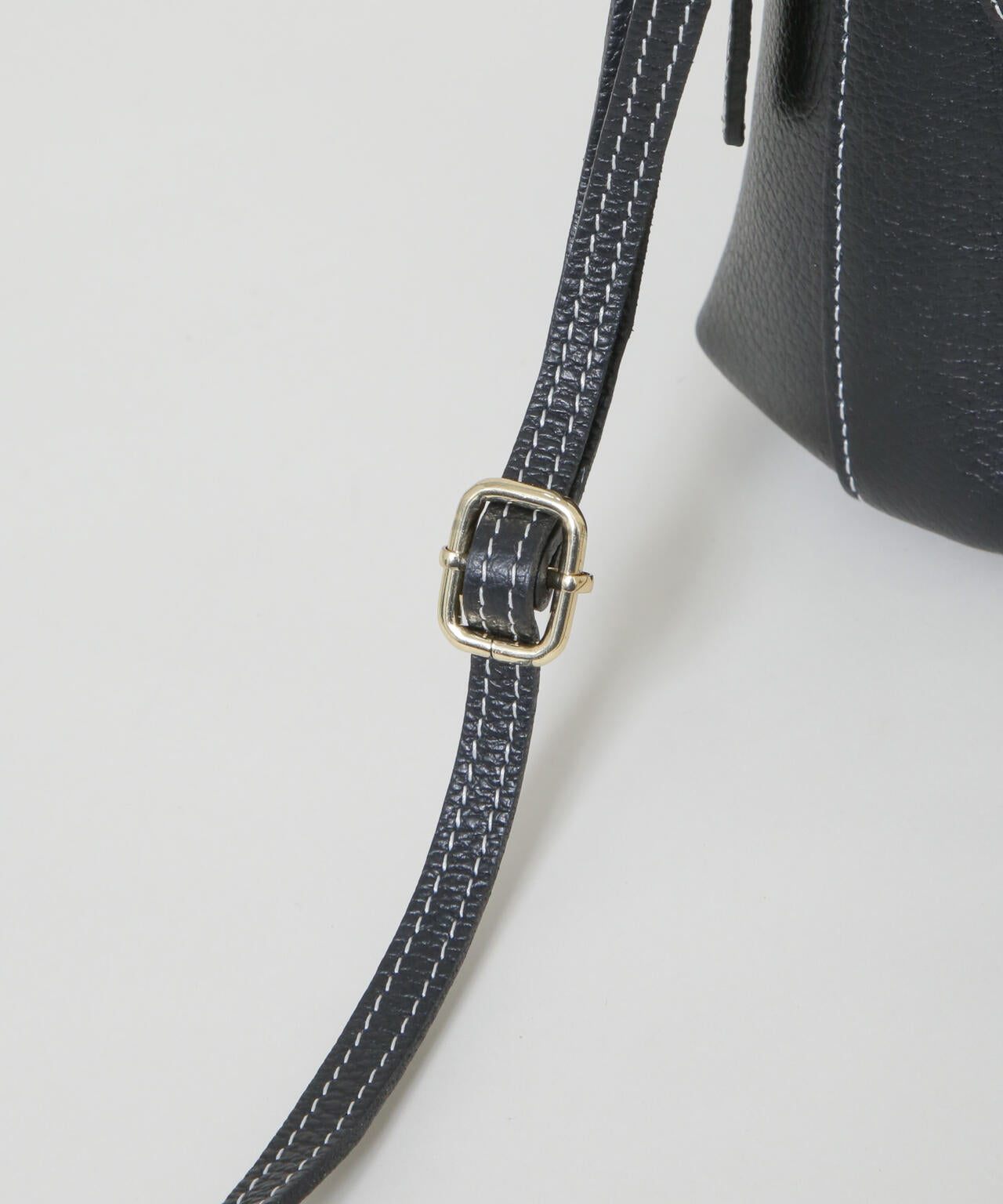 AULENTTI/レザーステッチショルダーバッグ 6716132072