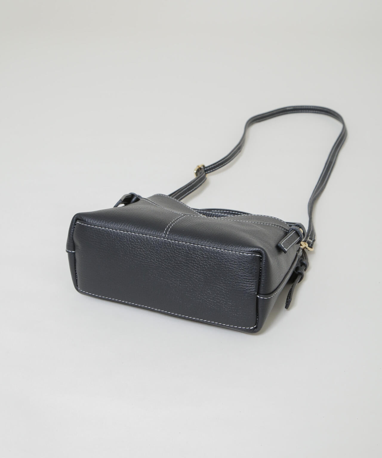 AULENTTI/レザーステッチショルダーバッグ 6716132072