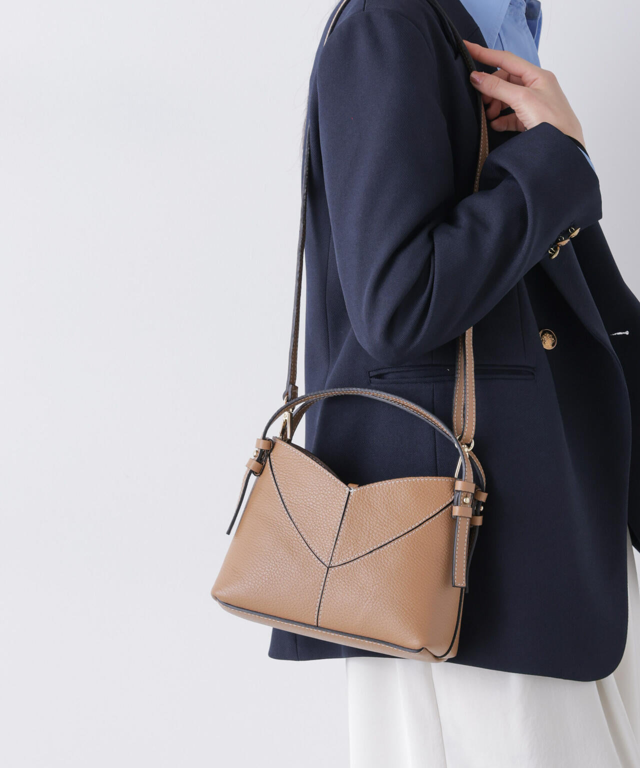 AULENTTI/レザーステッチショルダーバッグ