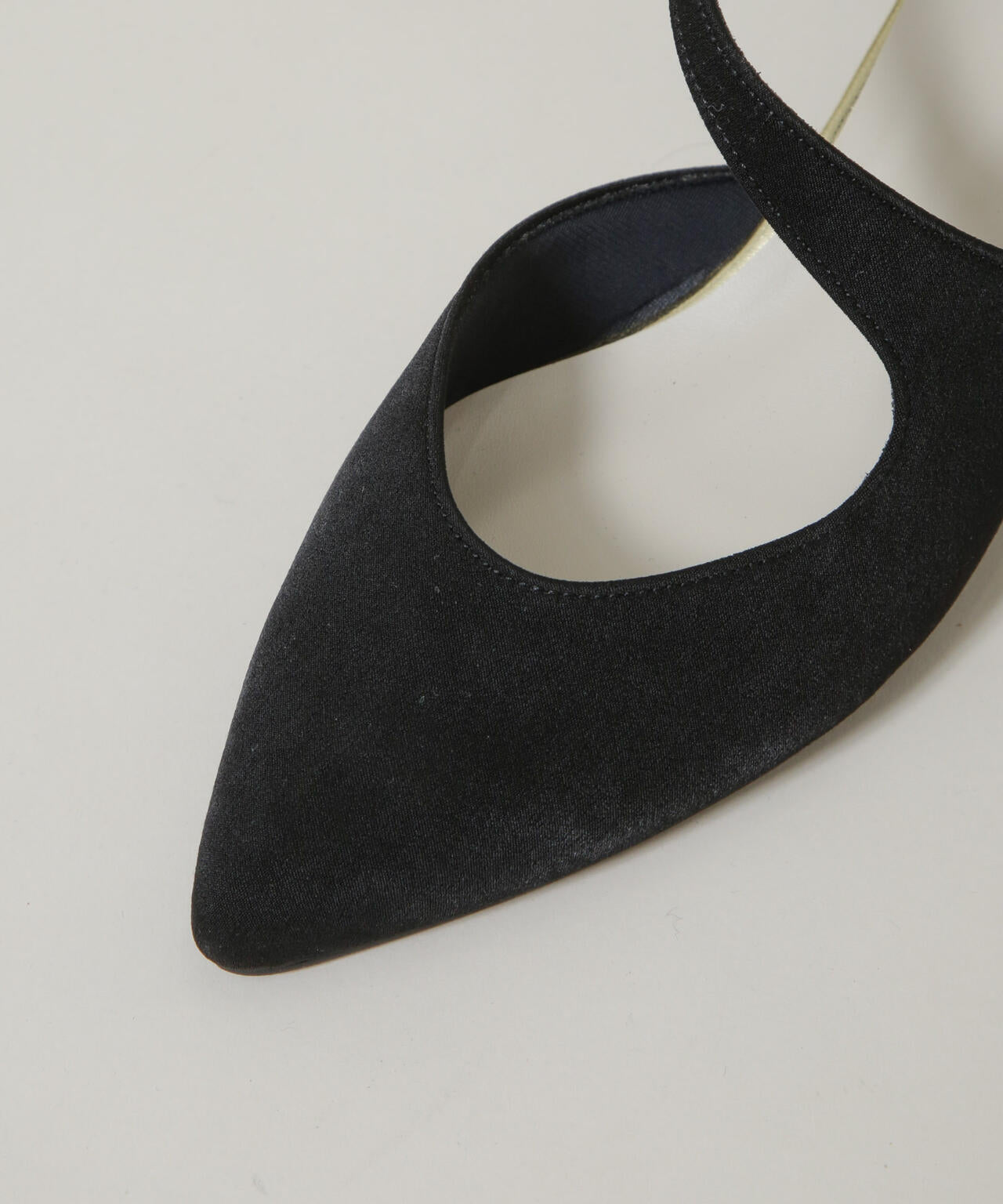 kaene/アシメストラップパンプス 6716133006