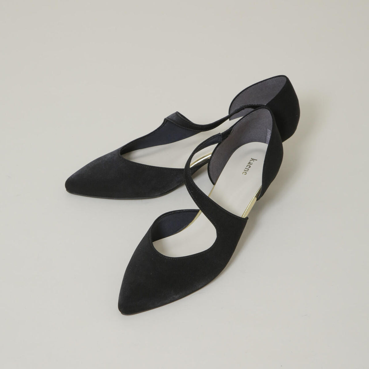 kaene / アシメ ストラップ パンプス