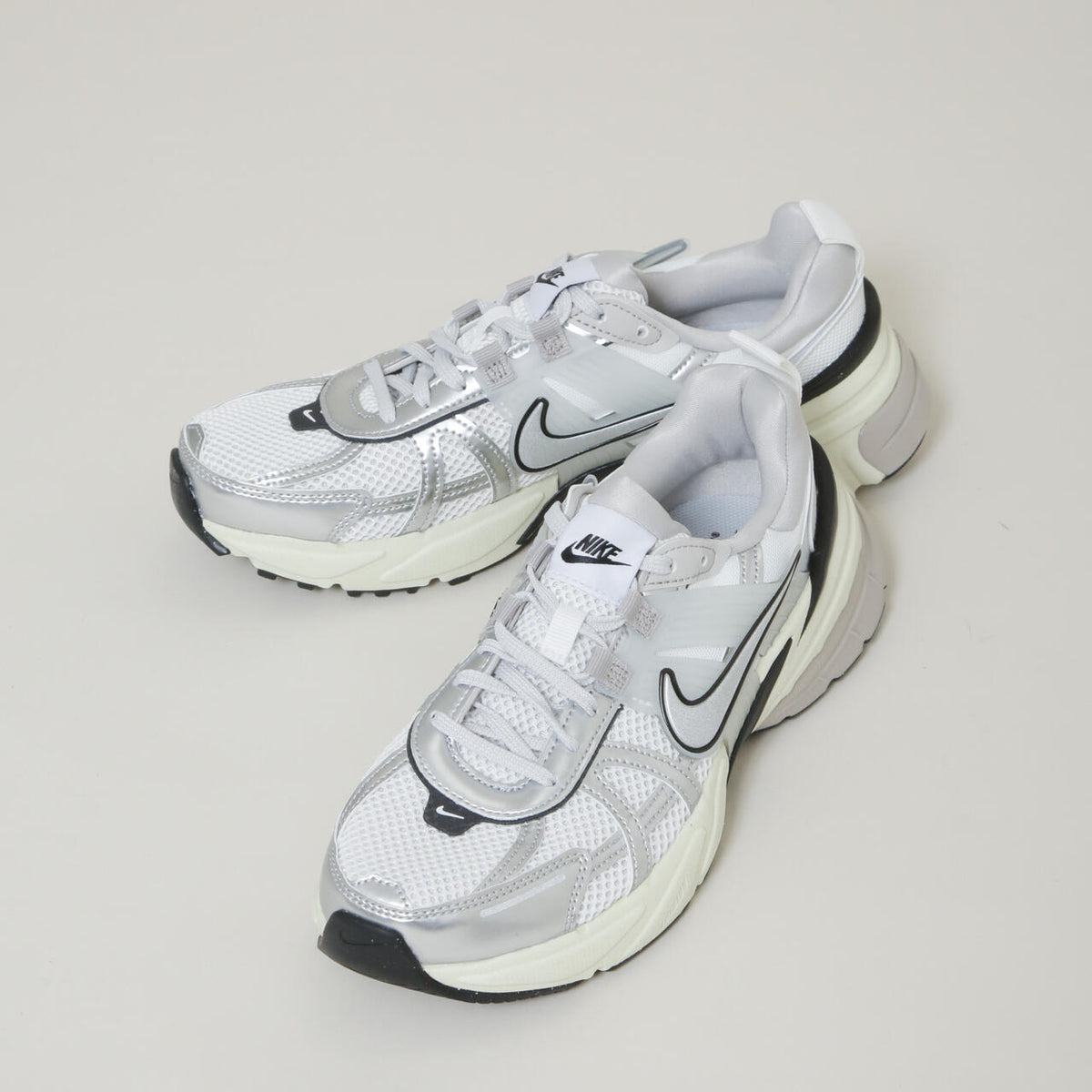 W NIKE V2K RUN ナイキウィメンズV2Kラン Nike V2K Run Women's Shoes with Reflective Accents. Nike.com