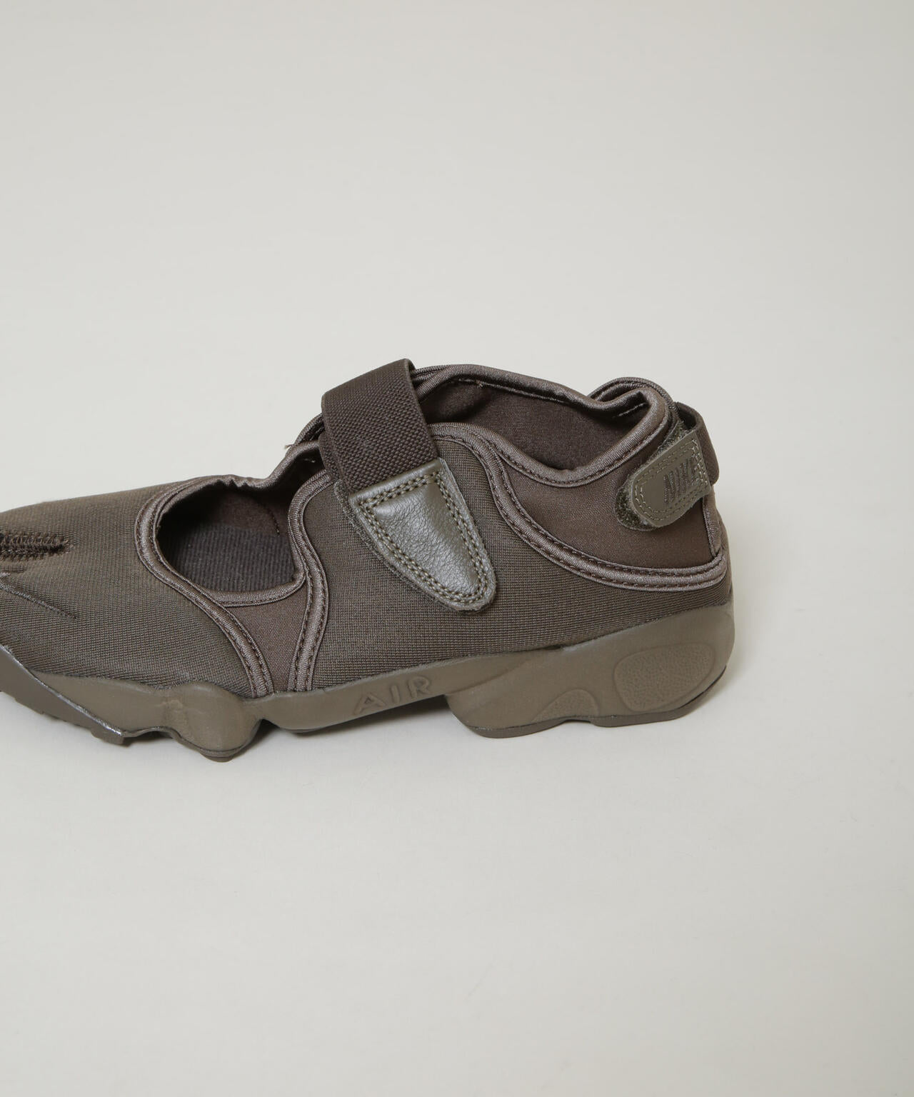 NIKE / ウィメンズ エア リフト FL
