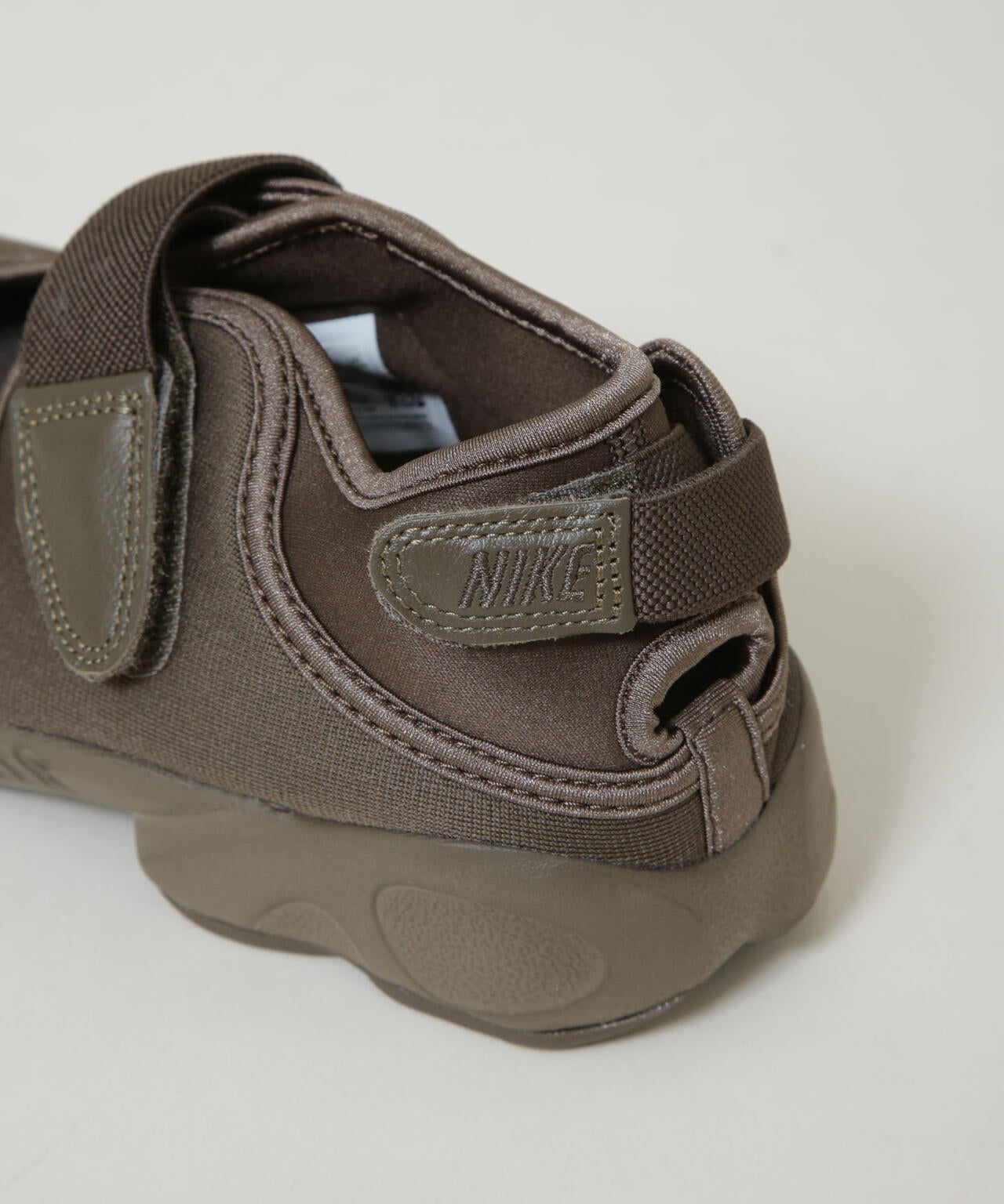 NIKE / ウィメンズ エア リフト FL