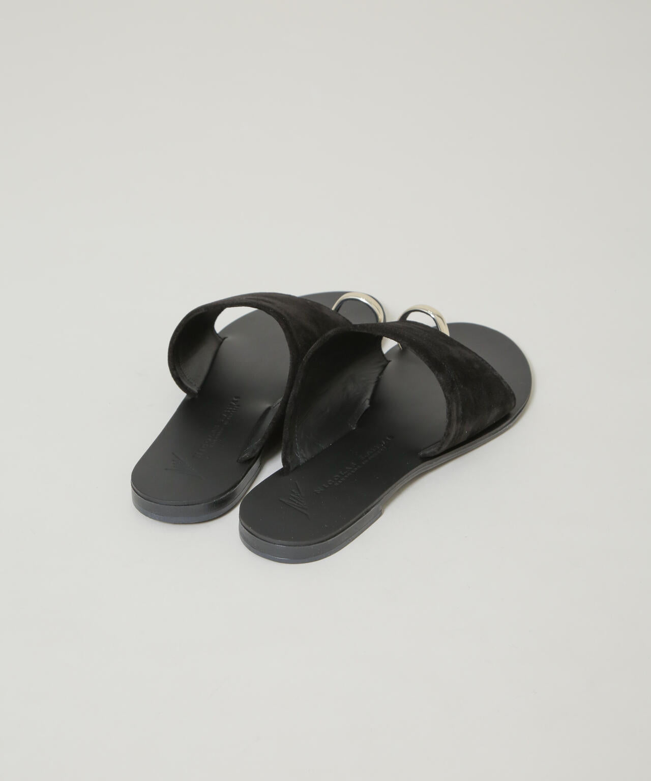 【makimaki】 NICOLAS LAINAS フラットサンダル NICOLAS LAINAS / ゴールドパーツ フラットサンダル