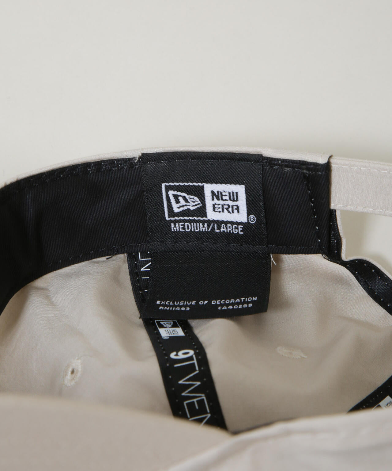 NEW ERA(R)/920 NEYYAN TYPEWRITER LBEI 6716139009