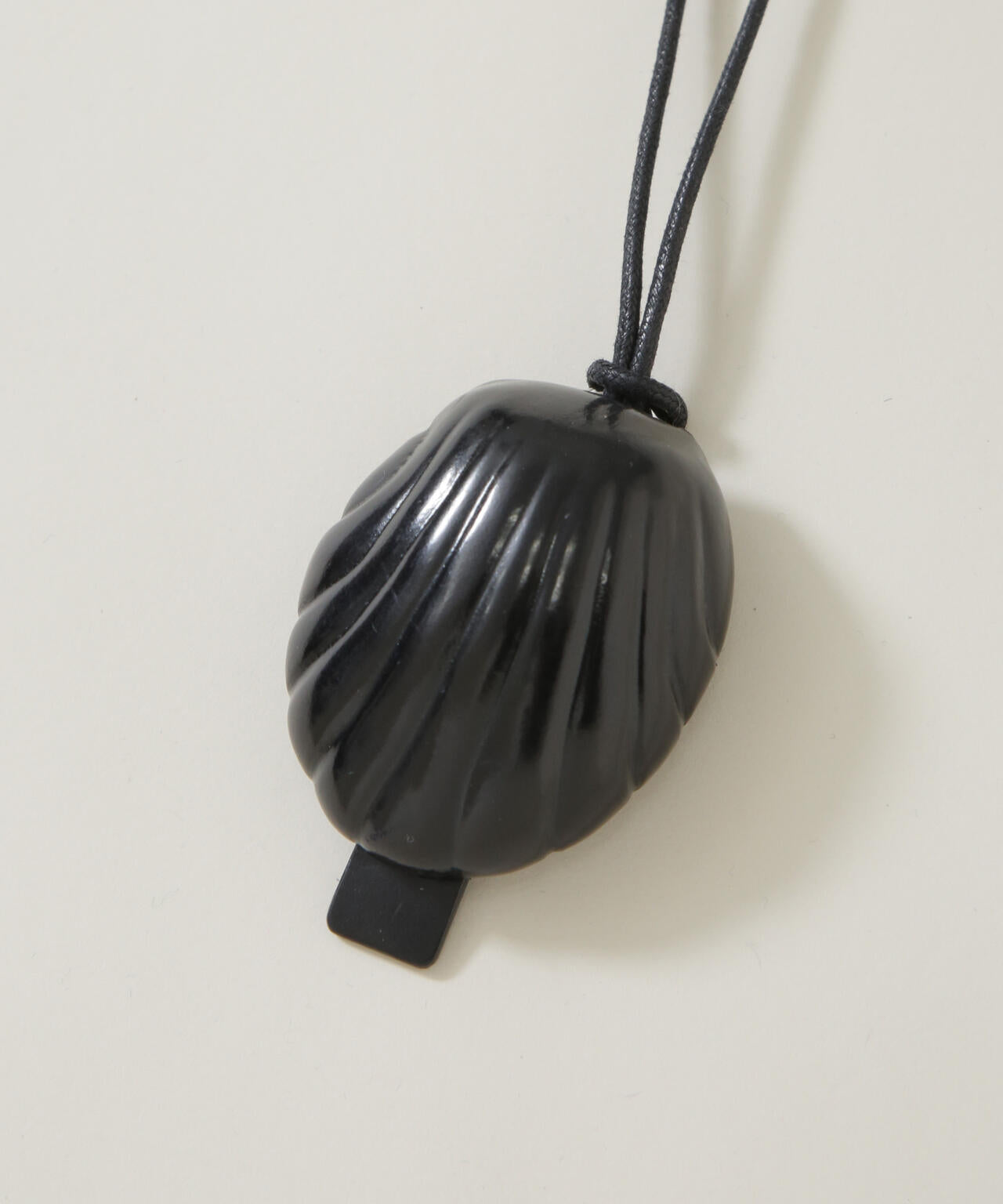 JAMIRAY/LEATHER SHELL NECKLACE 6716146006