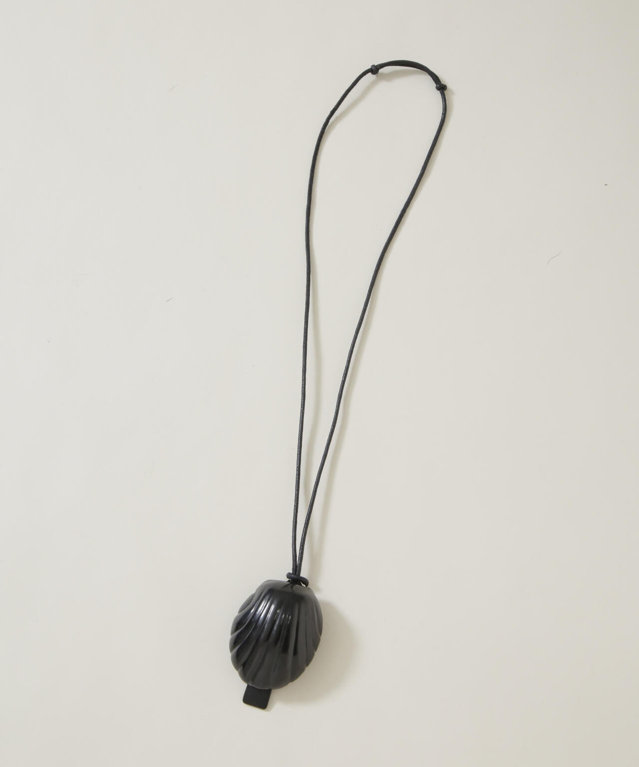 JAMIRAY/LEATHER SHELL NECKLACE 6716146006