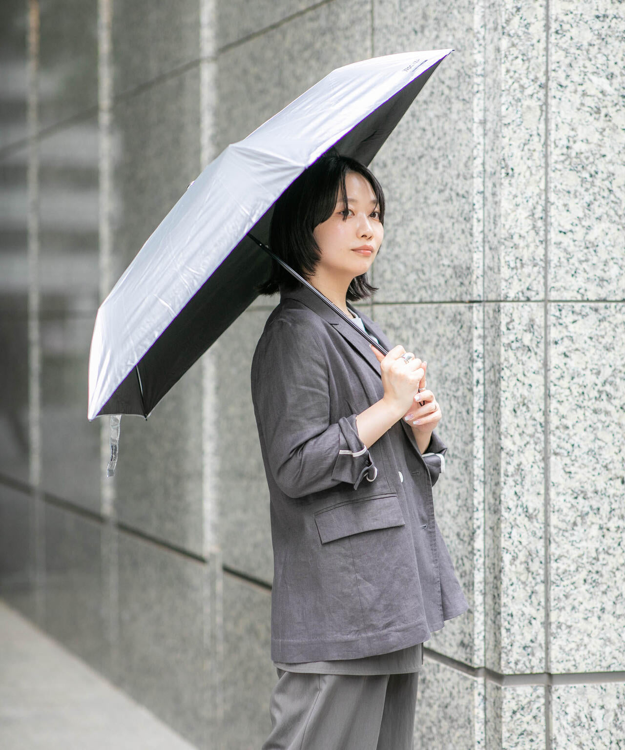 Wpc. / IZA LIGHT&SLIM SILVER
