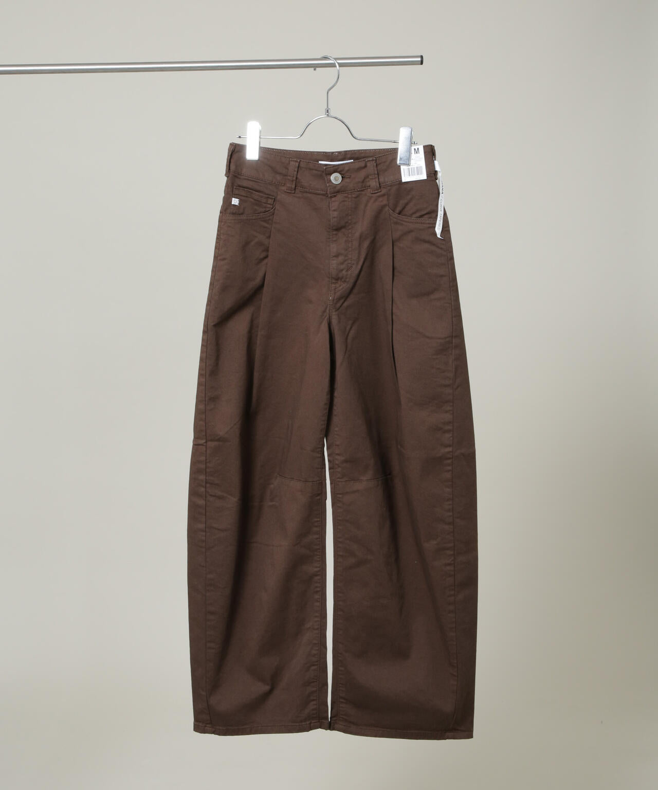パンツ hana SOMETHING/HANA TUCK CURVE TAPERED