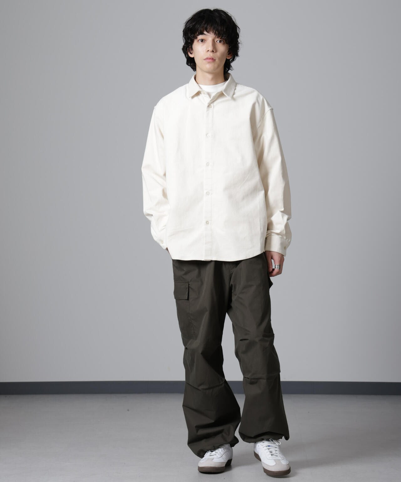 新品MORABITO BLANC ホワイト 長袖コーデュロイ40サイズ MORABITO BLANC(モラビト ブラン) ─ 上質な自由を愉しむための