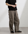 カーキ