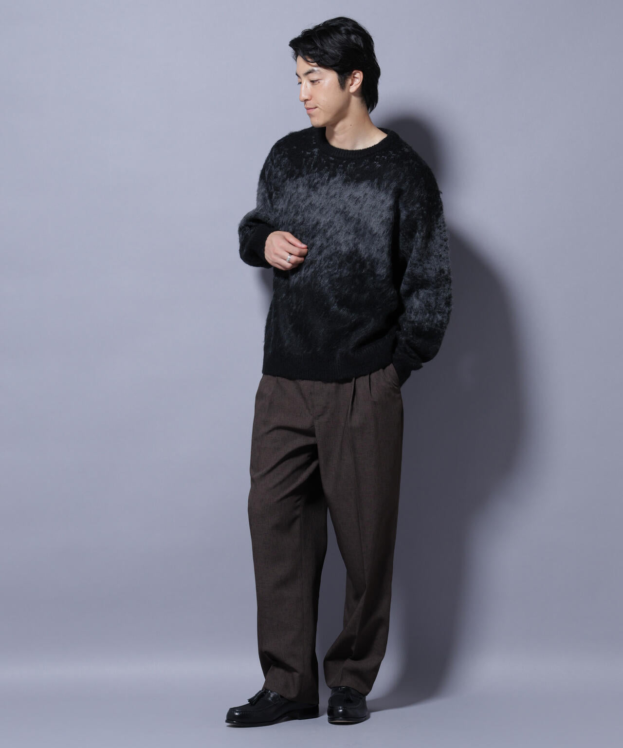 アート柄クルーネックニット1 シックカラー