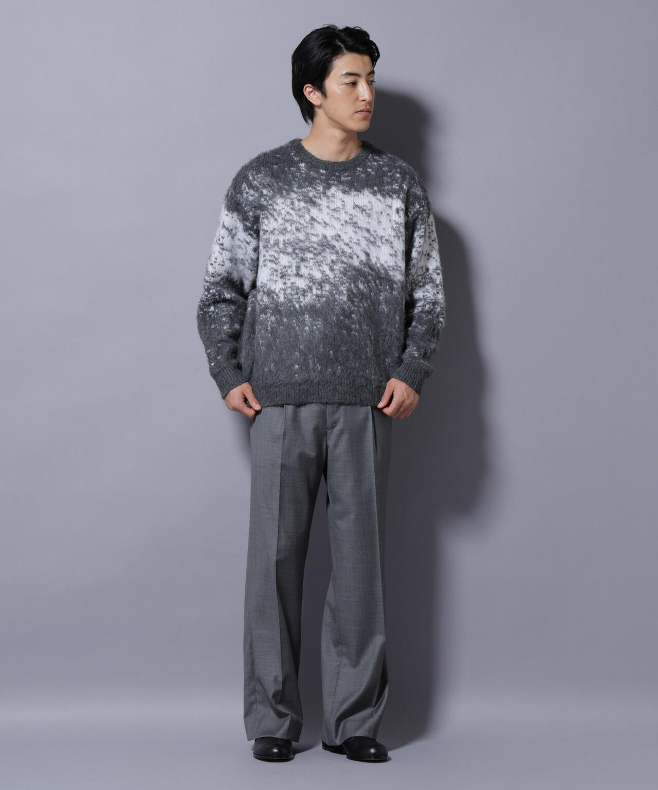 アート柄クルーネックニット1 シックカラー