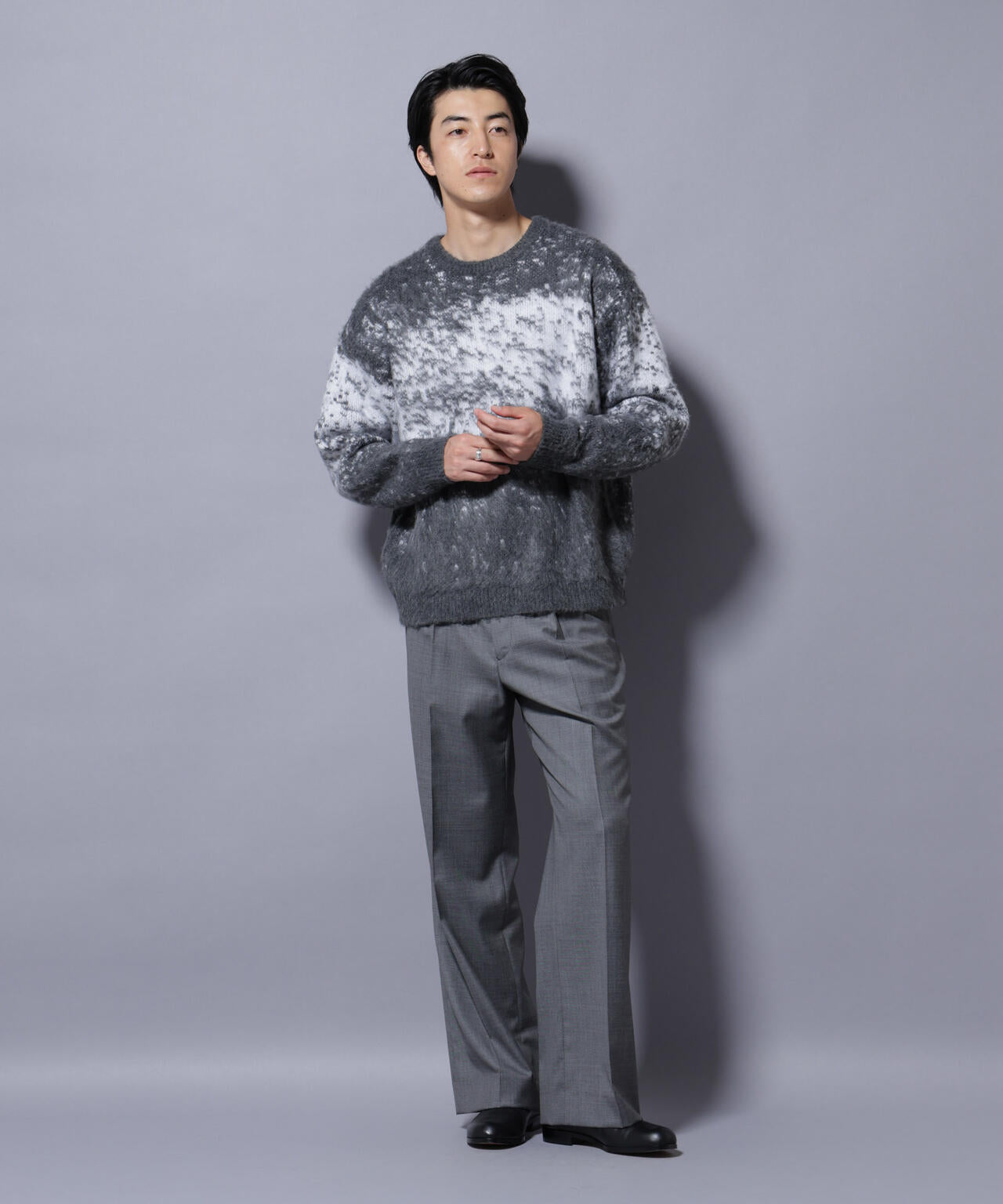 アート柄クルーネックニット1 シックカラー