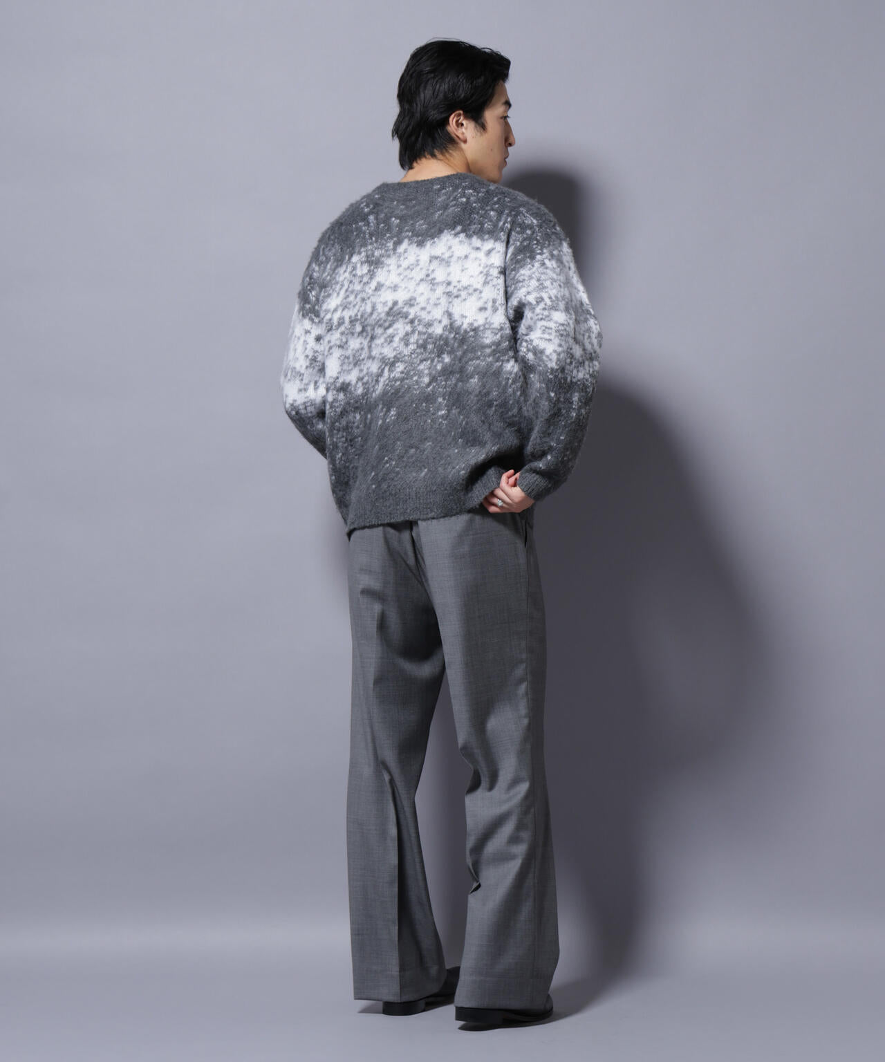 アート柄クルーネックニット1 シックカラー