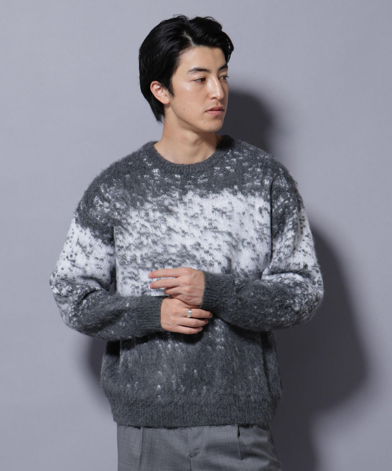 アート柄クルーネックニット1 シックカラー