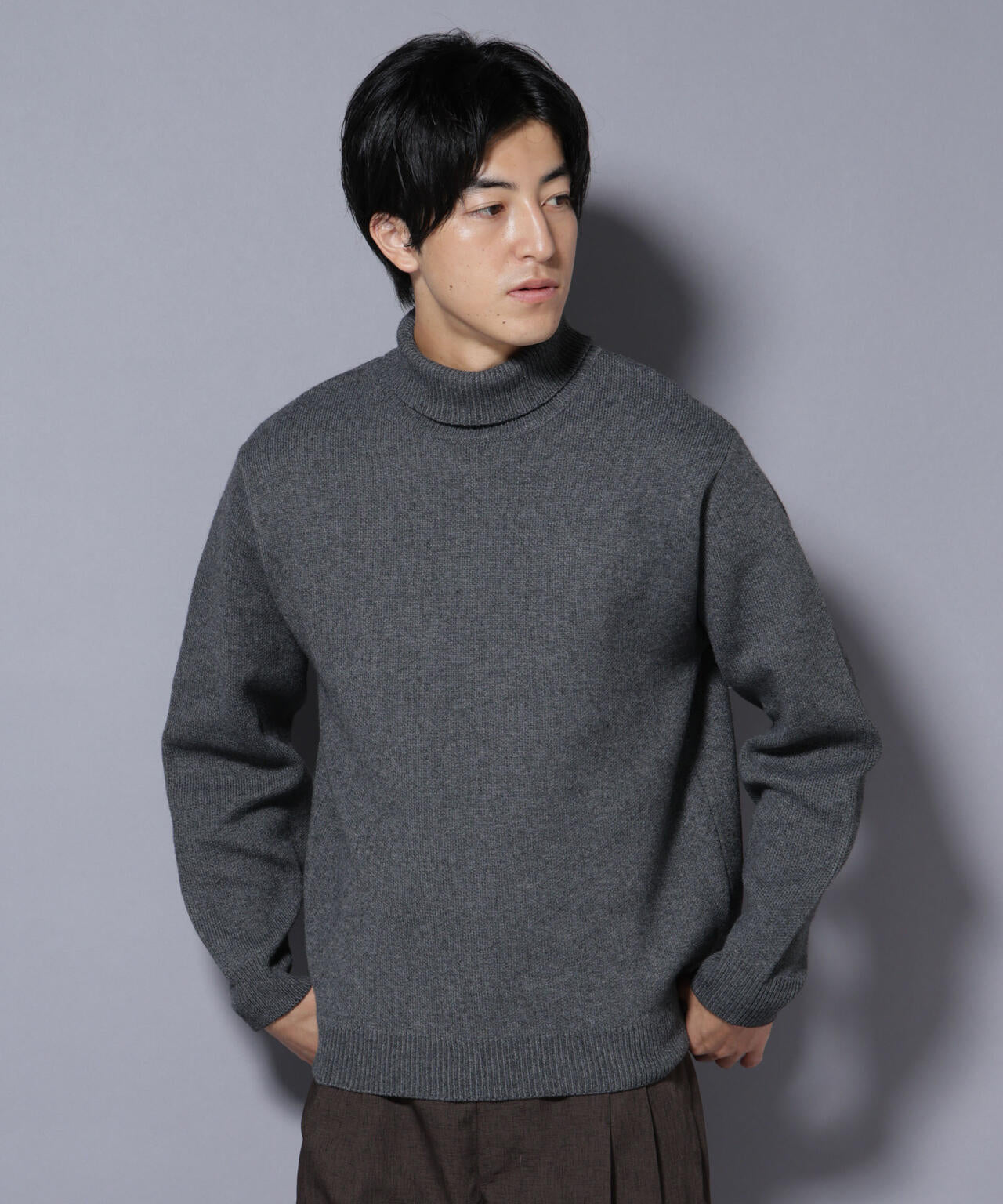 PBTストレッチタートルネックニット