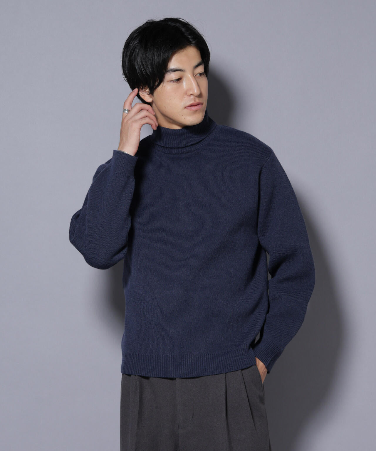 PBTストレッチタートルネックニット