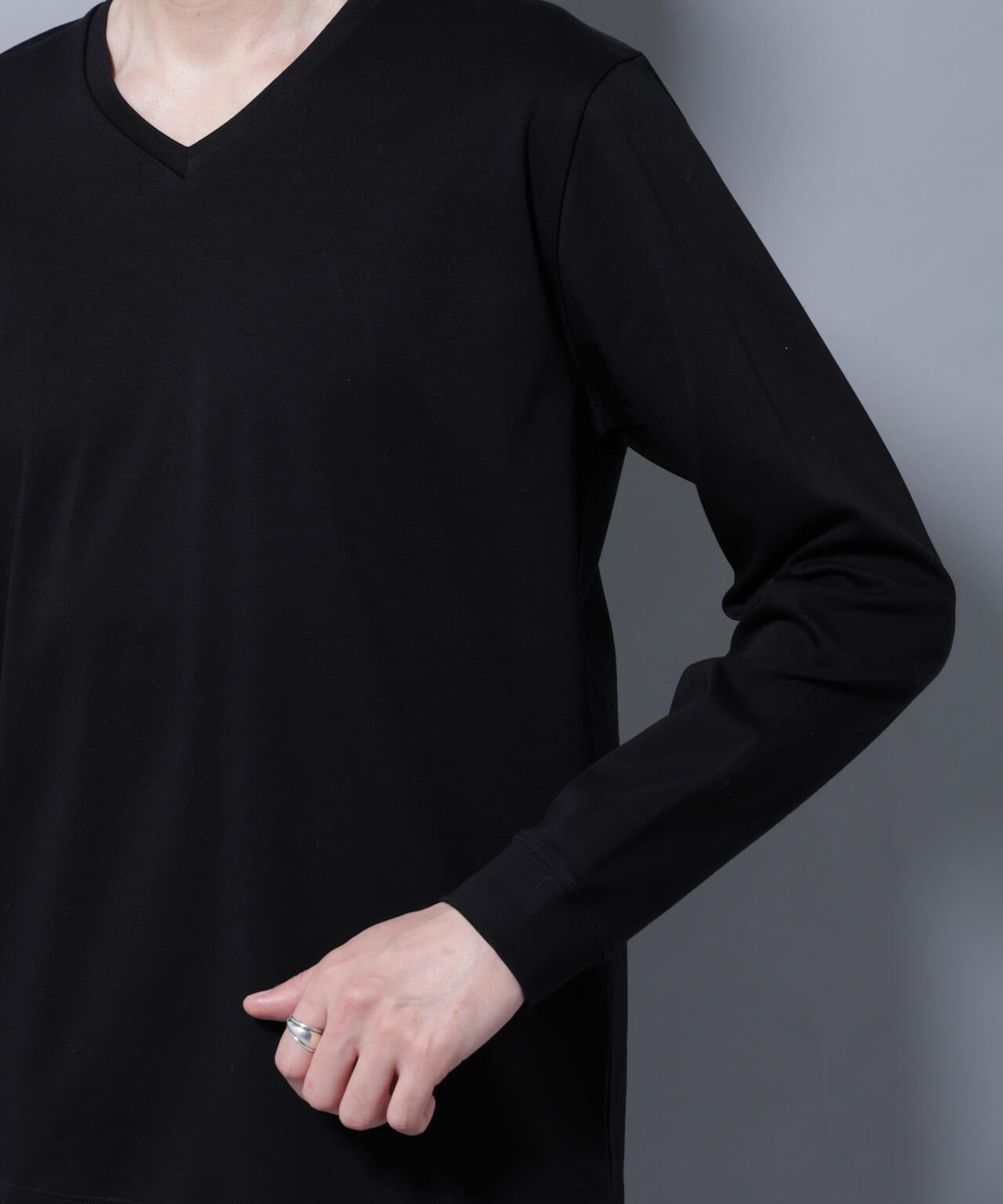 アンチスメルVネックTシャツ 長袖 6725223209
