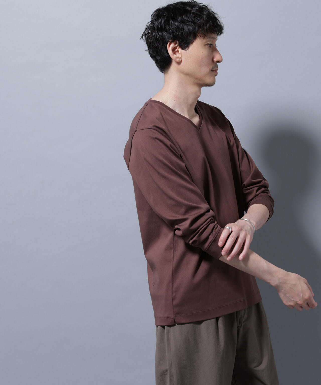 アンチスメルVネックTシャツ 長袖 6725223209