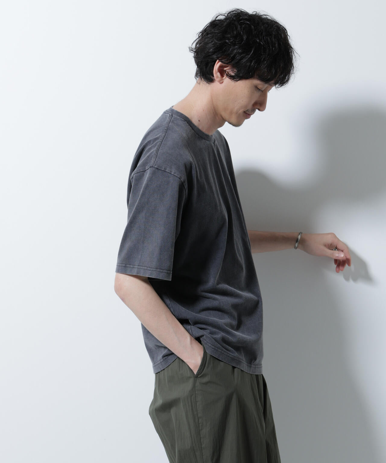 A-C-Z」ピグメントグラフィックTシャツ 半袖