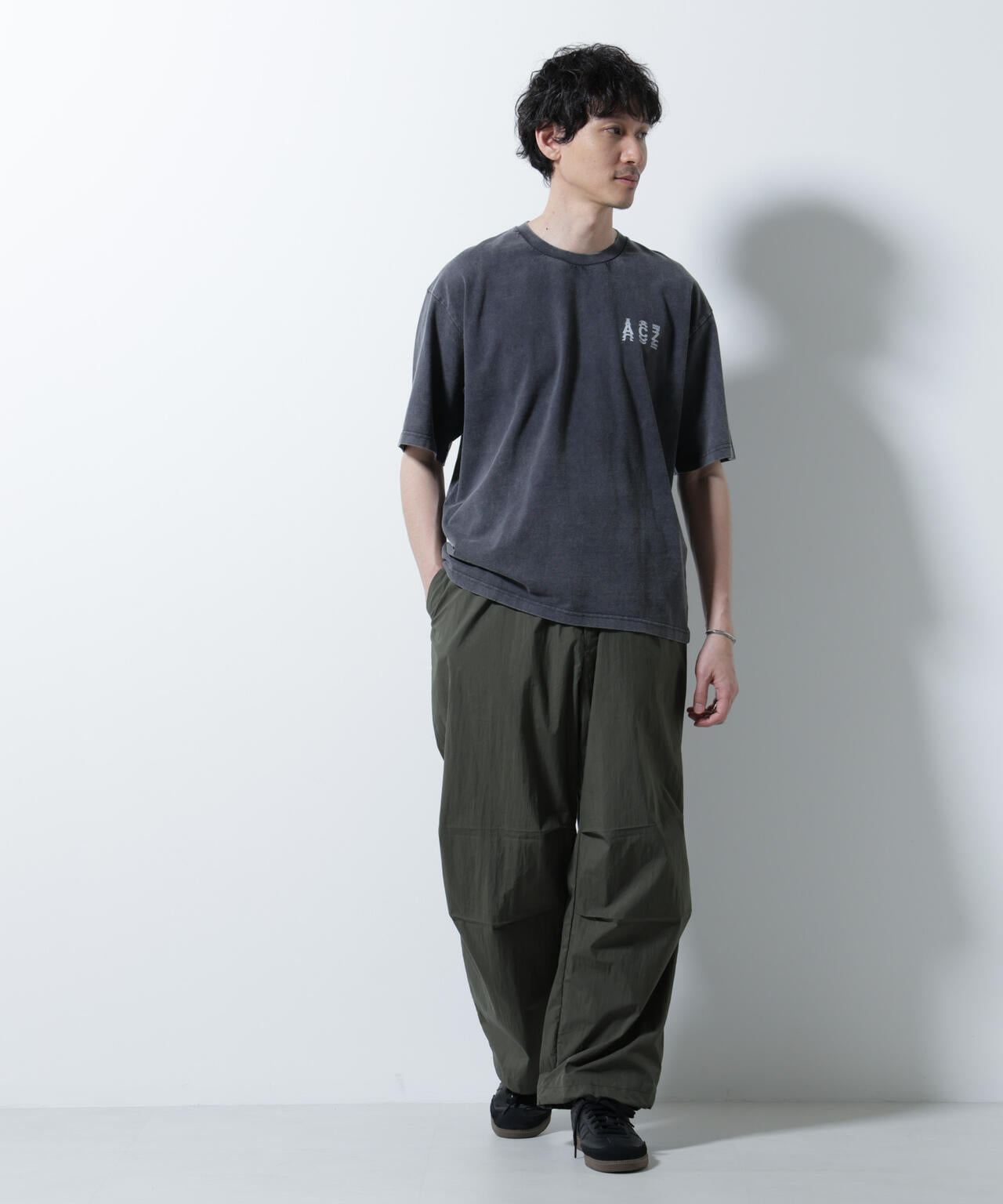 「A-C-Z」ピグメントグラフィックTシャツ 半袖 6725224210