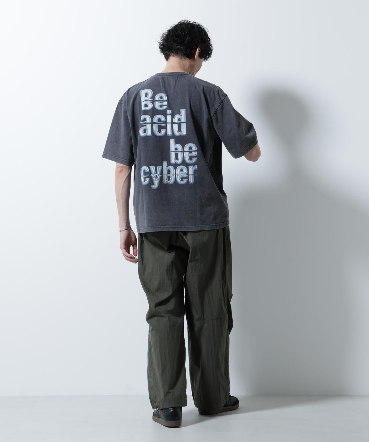 「A-C-Z」ピグメントグラフィックTシャツ 半袖 6725224210