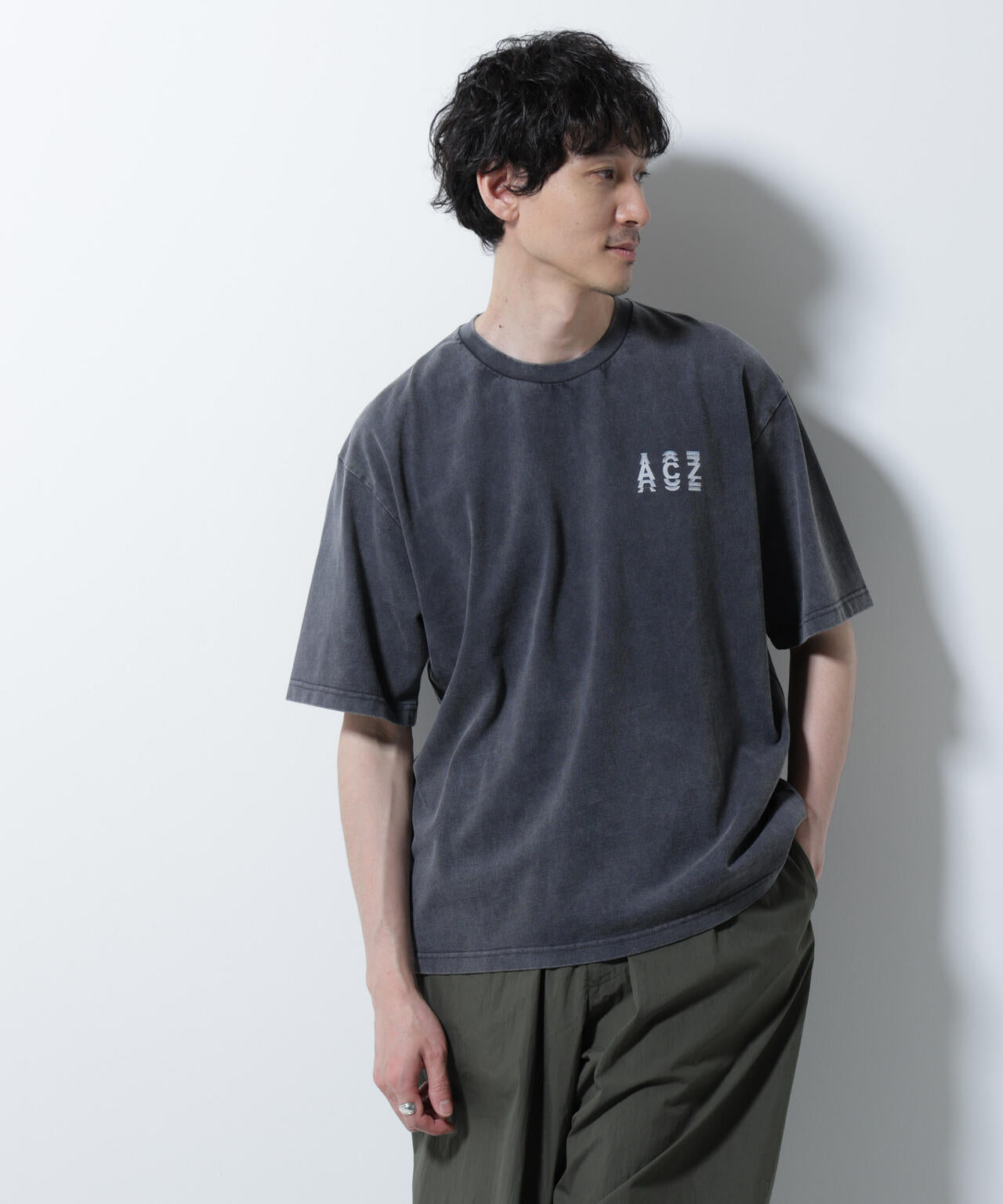 「A-C-Z」ピグメントグラフィックTシャツ 半袖 6725224210