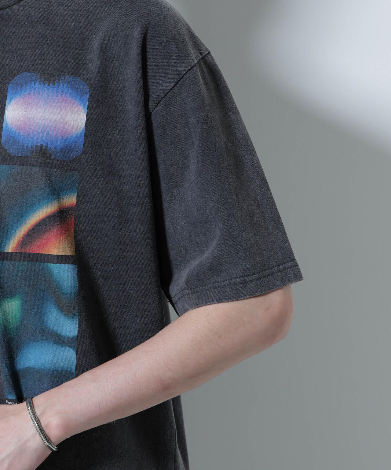 「A-C-Z」ピグメントグラフィックTシャツ 半袖 6725224210