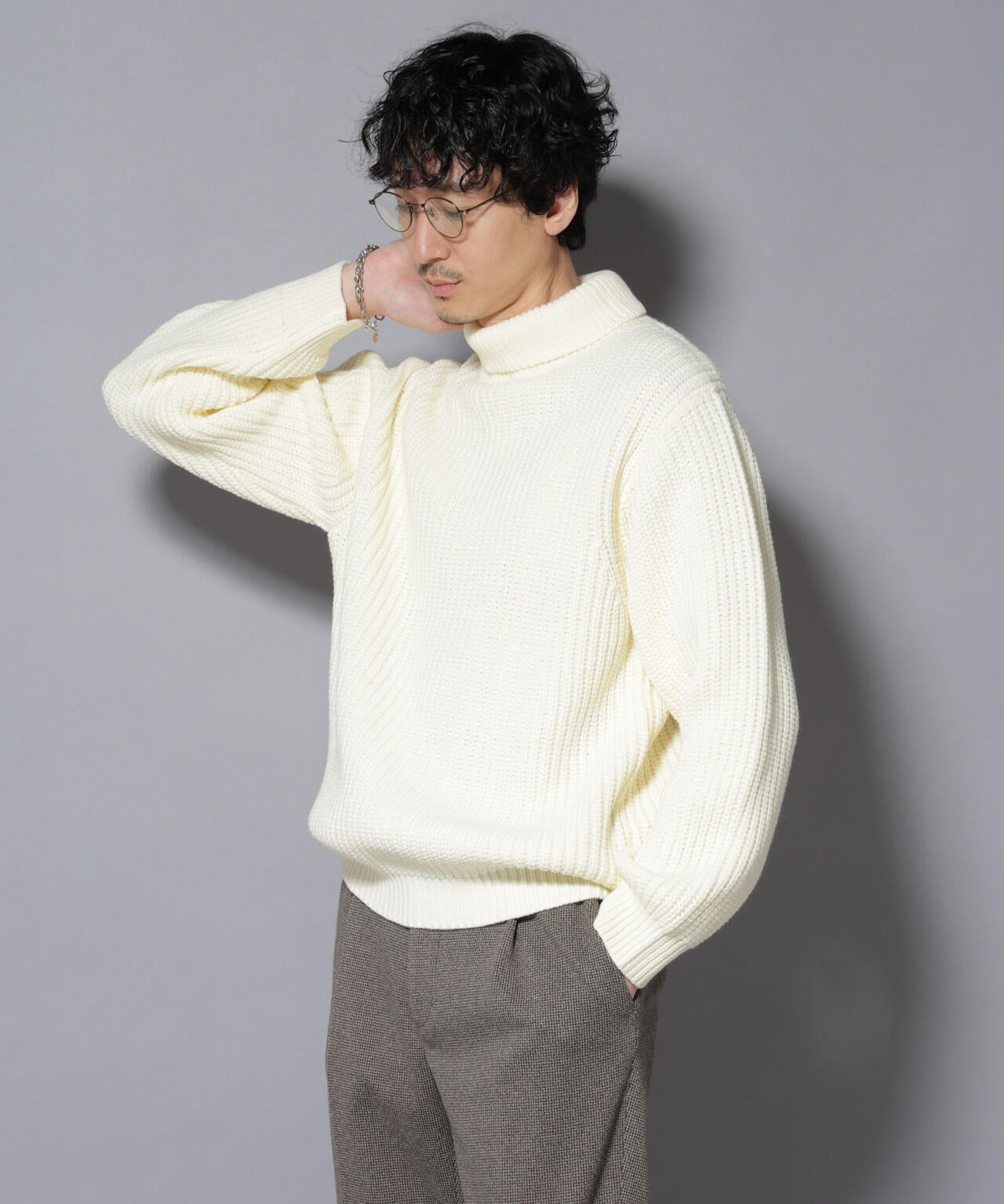 ローゲージタートルニット