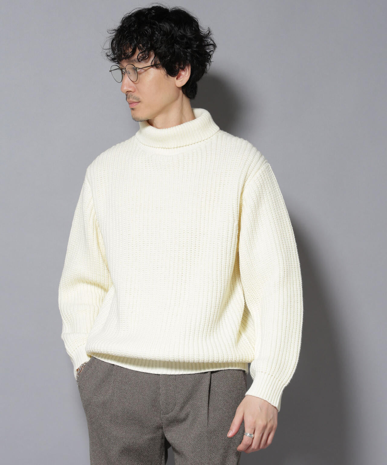 ローゲージタートルニット